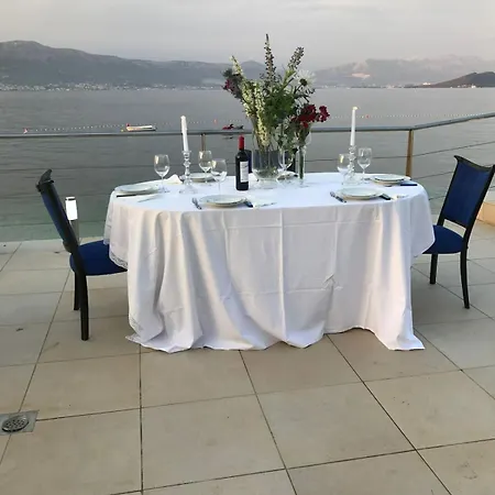 Seafront For 9-10 People Vikendica *